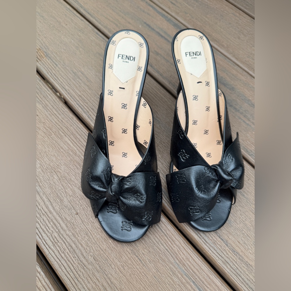 Fendi Leather Black Bow Heels Women’s Size 9.5 US